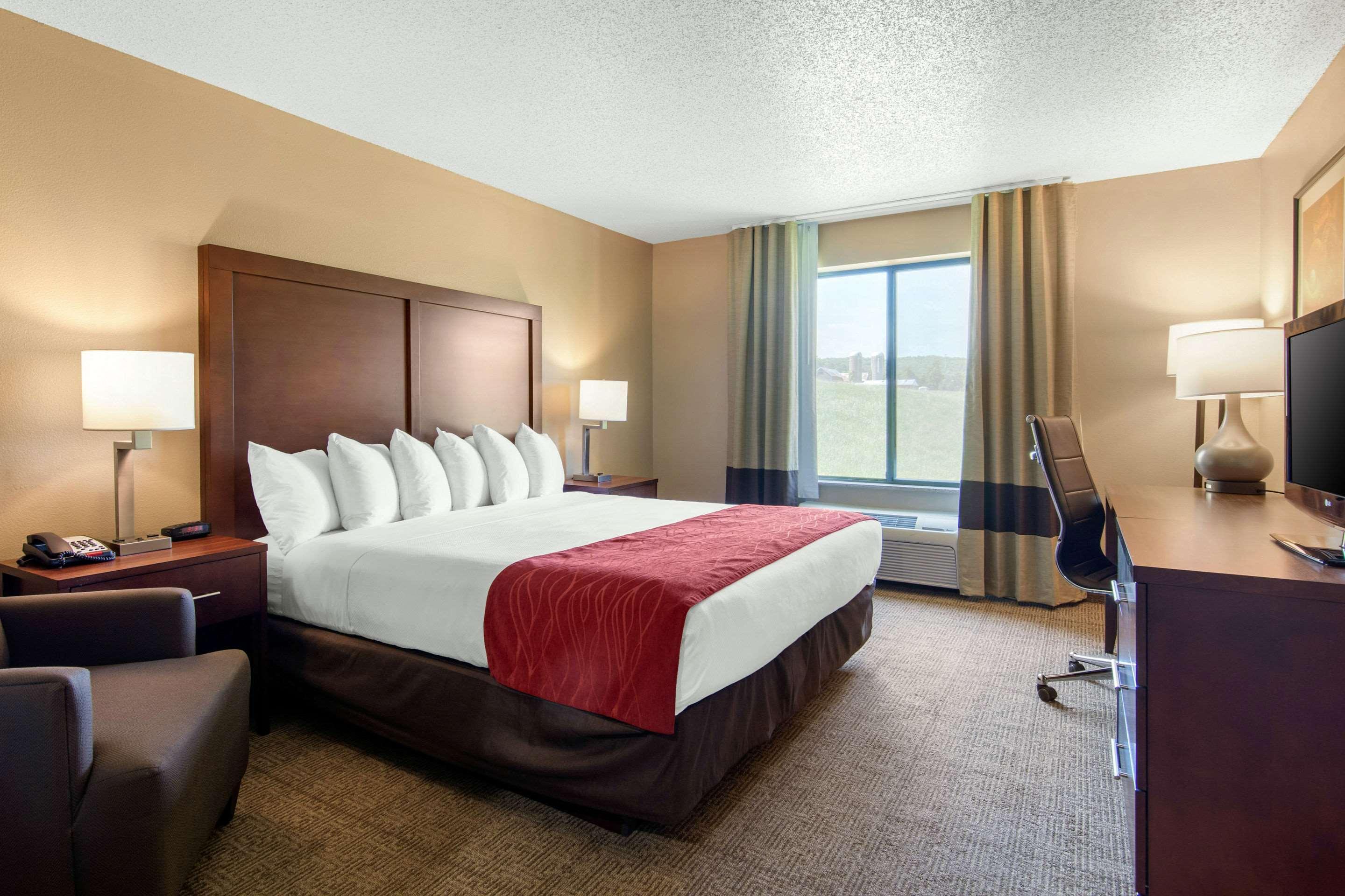 Comfort Inn & Suites Cooperstown - Milford Екстер'єр фото