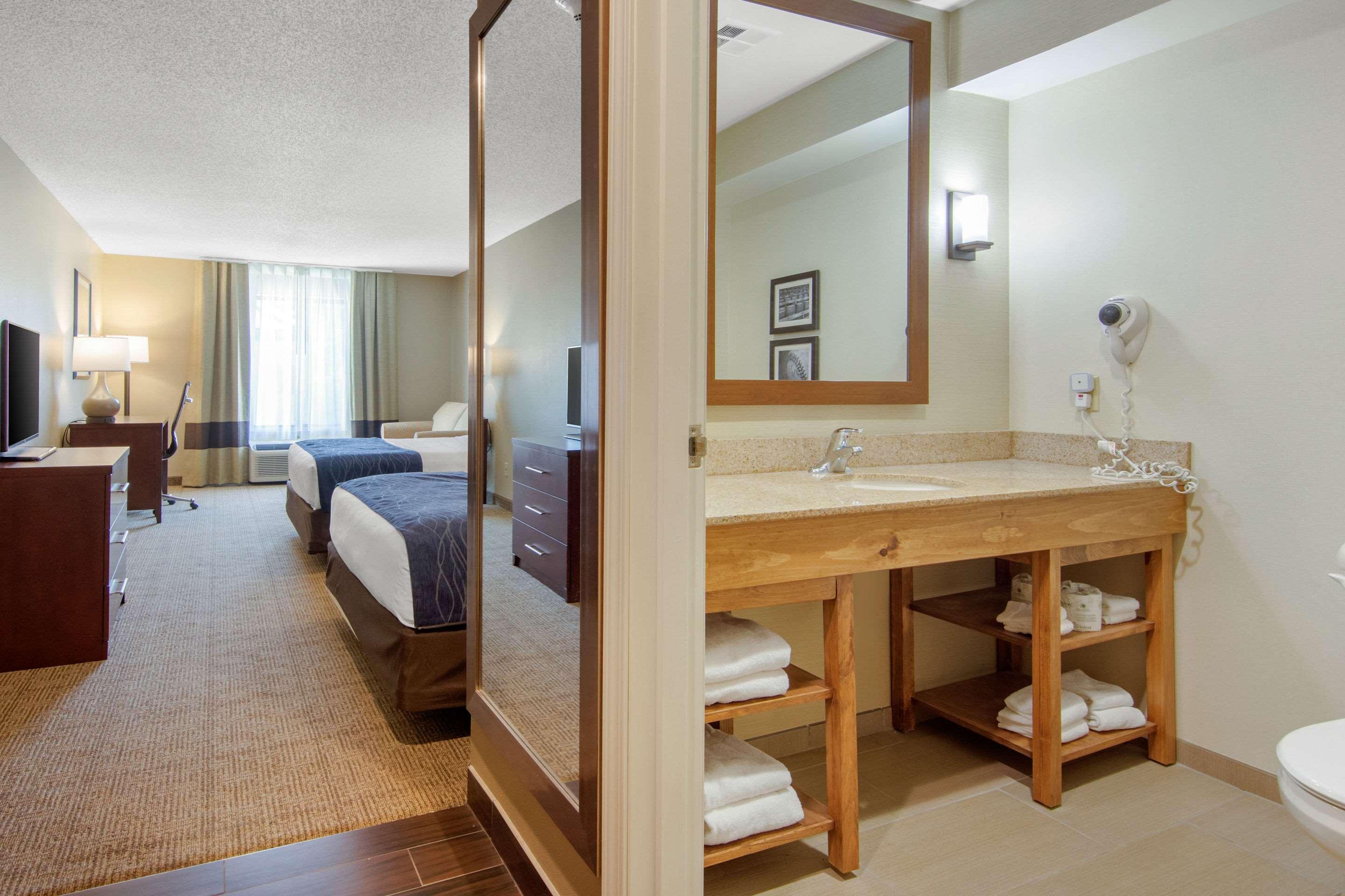 Comfort Inn & Suites Cooperstown - Milford Екстер'єр фото