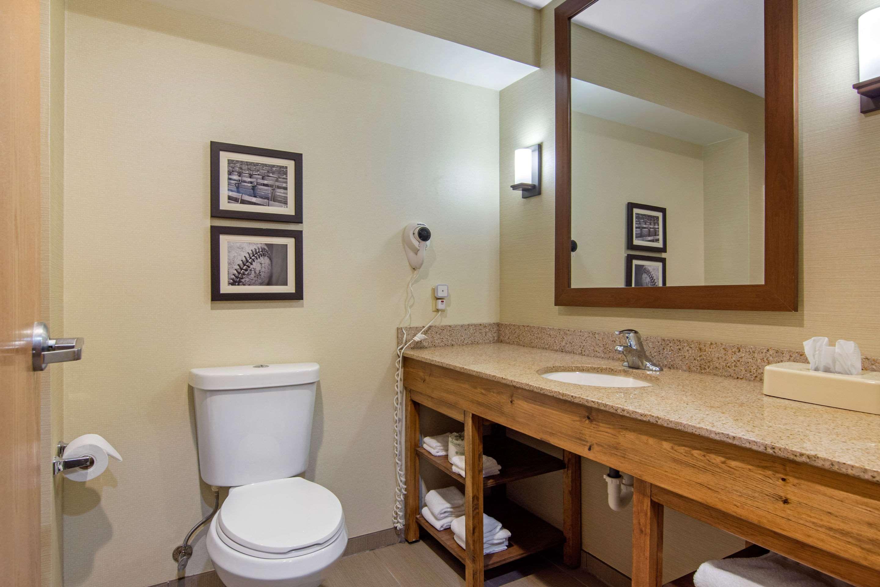 Comfort Inn & Suites Cooperstown - Milford Екстер'єр фото