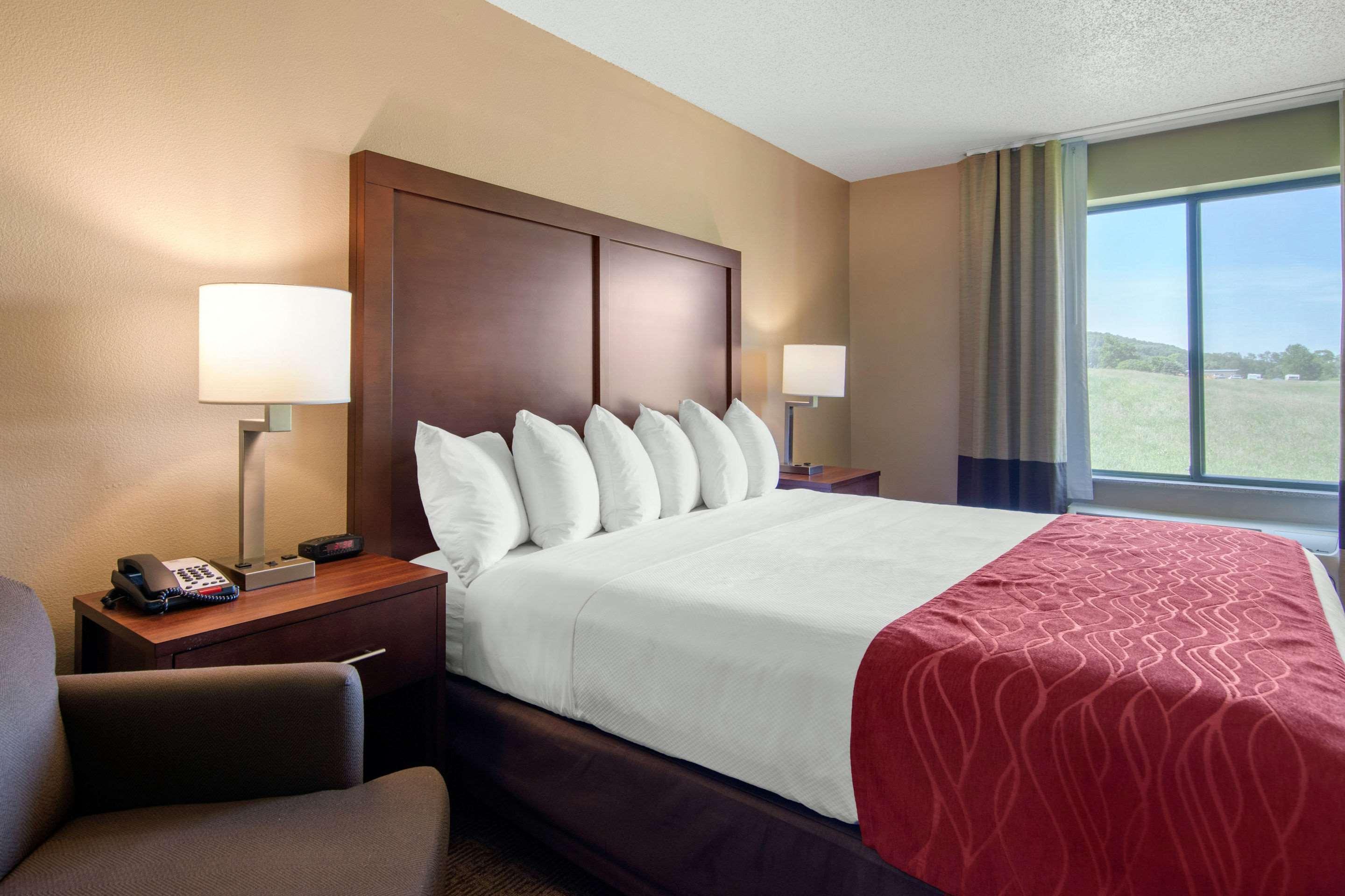 Comfort Inn & Suites Cooperstown - Milford Екстер'єр фото