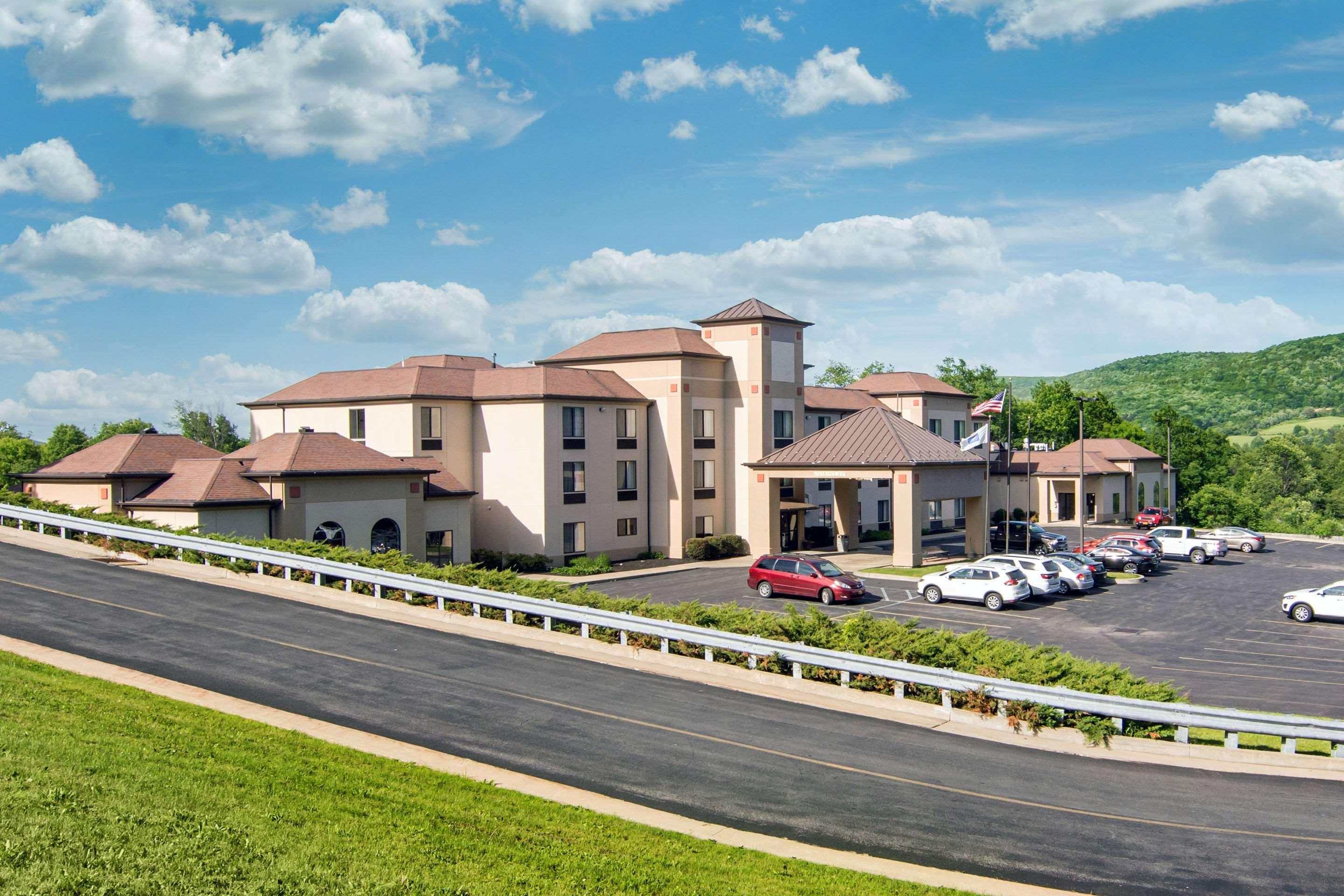 Comfort Inn & Suites Cooperstown - Milford Екстер'єр фото